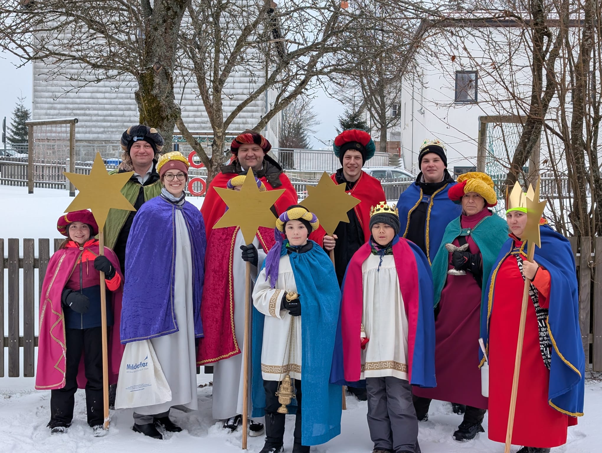Feuerwehrkameraden als Sternsinger